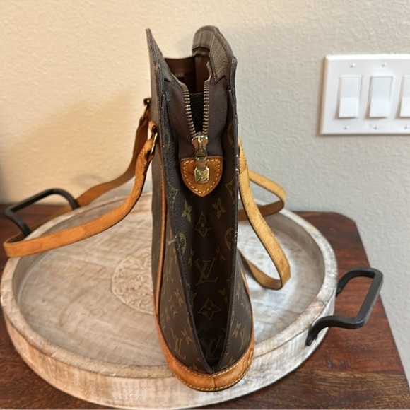 Louis Vuitton Shoulder Bag - Picture 8 of 10